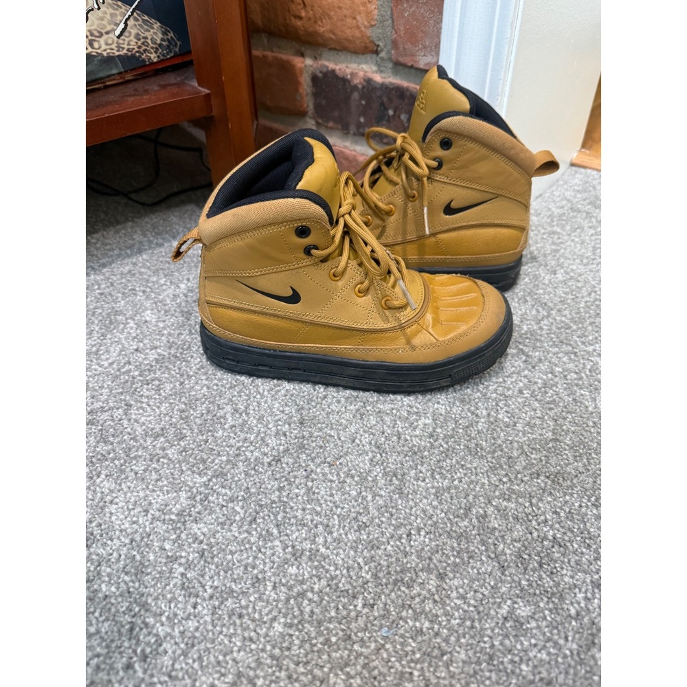 Nike ACG Woodside 2 High Kids Wheat Black Boots Size 1Y